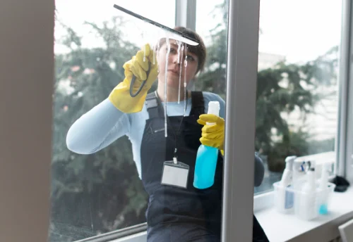 Nettoyage de vitres intérieures et extérieures à la Chapelle-Chaussée